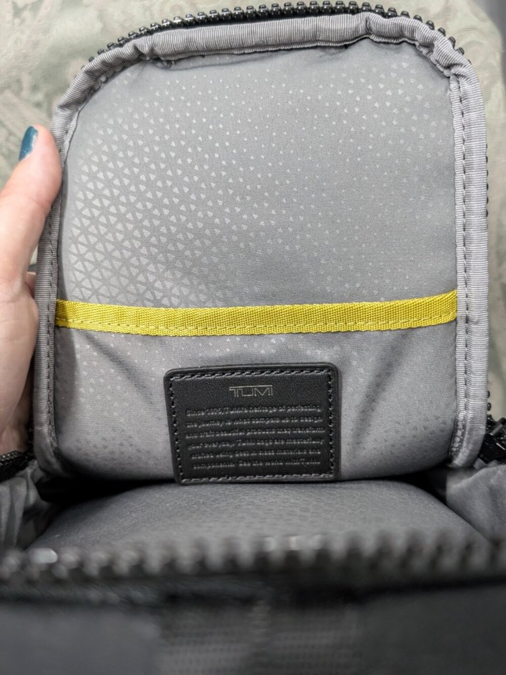 TUMI sling convertible expandable shoulder bag - Picture 4 of 8